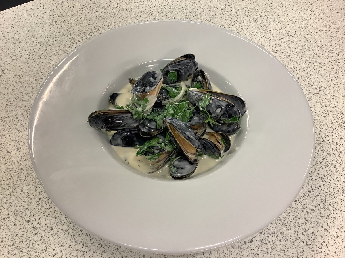 StJamesFood's tweet photo. Thank you to the Food Teachers Centre for promoting ‘Fish Heroes’ in schools. Year 11 pupils spent their Food lesson preparing and cooking the donated mussels before sitting down to enjoy their finished dishes  #fishheroes #foodskills #promotingfish #excellence #WeAreStJames https://t.co/86DY6S5hO2