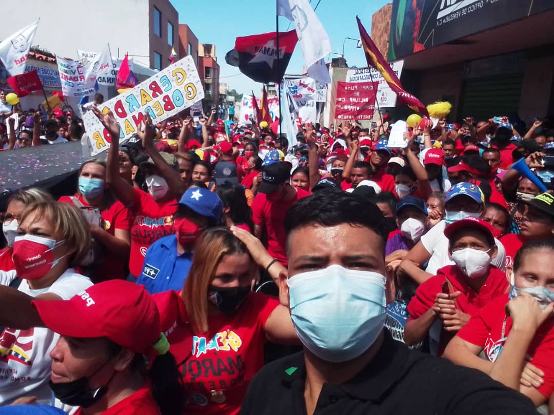 JPazyVida_Vzla's tweet photo. La @JPVTrujillo presente en el Gran Cierre de Campaña del Candidato a la Gobernación @Gerardo4fPsuv y todos los candidatos a las Alcaldías, Concejo Legislativo y Concejos Municipales #SeguimosAvabzando  #JuventudEnVanguardia @vargas_mimou #EnElBarrioMeGustaMás @FunMovPazYVida1 https://t.co/x9dxkwTLtH