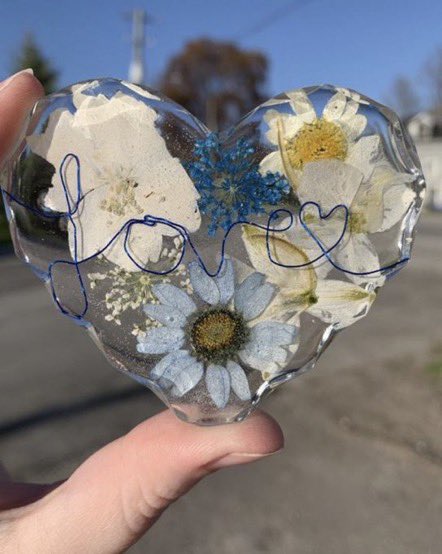 CraftsSoul's tweet photo. Art Train 🎨

QRT w/your art and tag some friends 😊
@merileeheehee @JTreeCreations  @artbylenashop @Heatherskiesss @mabbyxo https://t.co/gayG2lxb9d