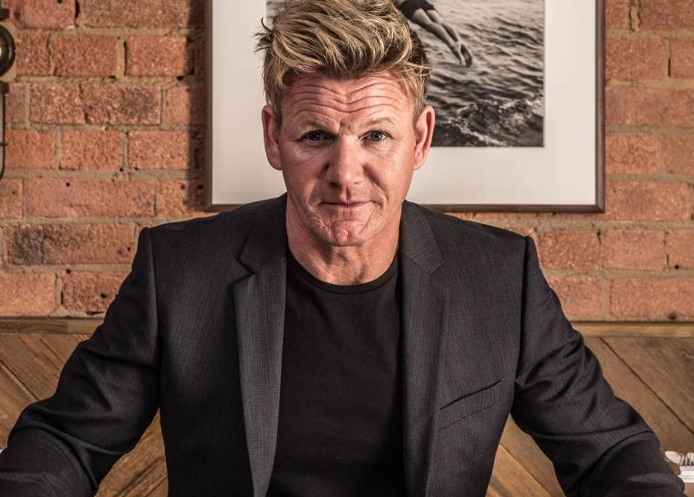 Gordon Ramsay has beaten Jamie Oliver in a poll of favourite TV chefs. 

40% of us say we prefer foul mouthed Gordon Ramsay with three in 10 choosing school dinners campaigner Oliver. 

Gordon Ramsay once called Jamie Oliver a “one pot wonder.” 

TC https://t.co/3S4LvJsCTS