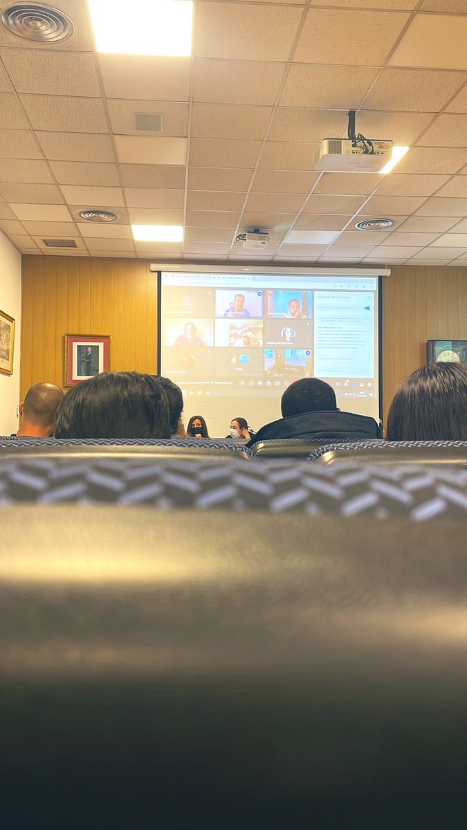 clavesucm's tweet photo. 👨🏻‍🏫 Da comienzo la sesión de las #JJII del grupo CLAVES dedicada a la investigación en educación comparada. 

Empezamos con Guillermo Ruiz (UBA) y su ponencia sobre derecho a la educación y las reformas educativas contemporáneas. 

Coordinan Inmaculada Egido y @RamosZamoraSara https://t.co/OcJ9Rrirx4