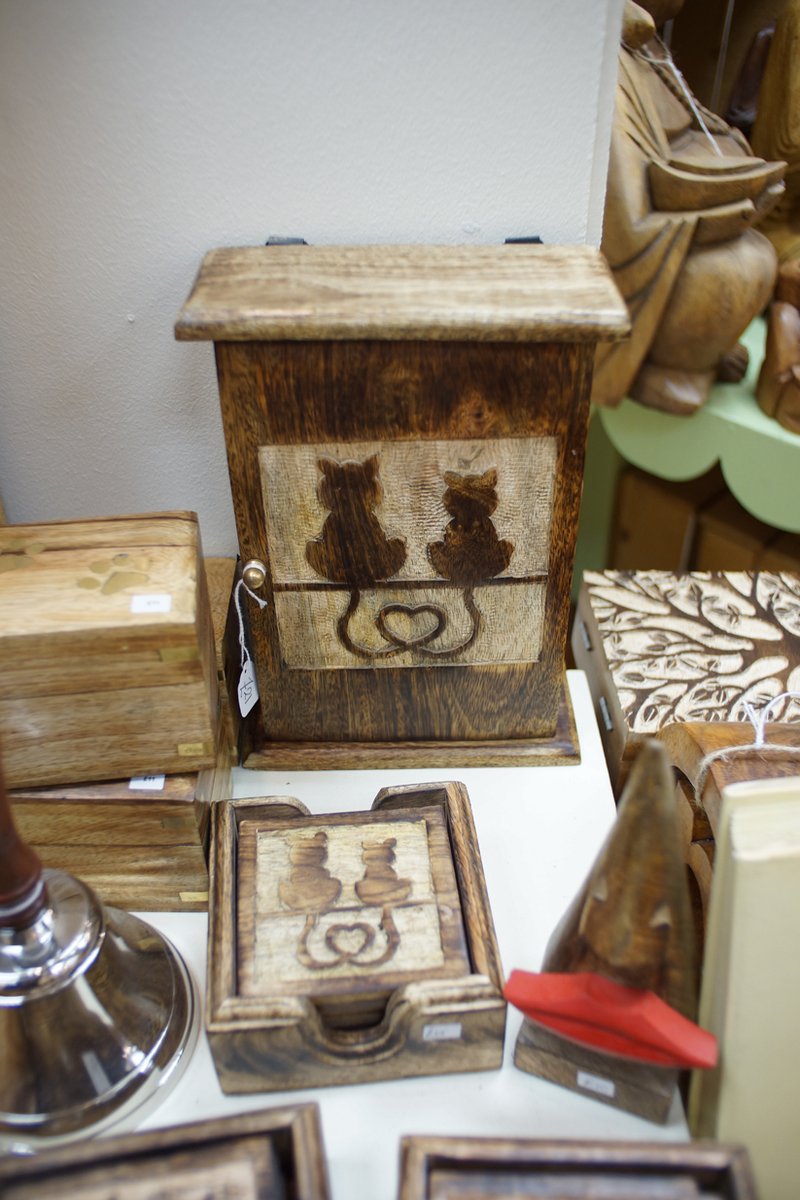 TimberTreasures's tweet image. Calling all cat lovers! Come and get yourself a key box with a cat design carved into it. Cat coasters can make a purrfect gift for cat lovers too. #woodengifts #keybox  #catcoasters #woodencoasters #woodenkeybox #pawbox #supportlocalbusinessuk #shoplocaluk #christmasgiftideasuk