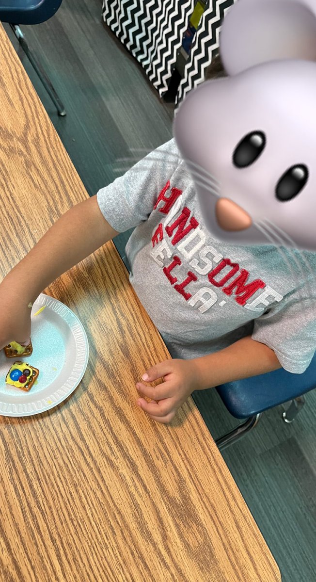 LLaneSLP's tweet photo. Pinterest vs Reality…BUT! Despite the chaos, we had some really great language produced in class today! Happy Birthday Mickey Mouse! And Happy Birthday to our Amazing ECSE teacher Miss Katy! @NorthrichBears @Katy57767421 https://t.co/FS1gDtQUOo