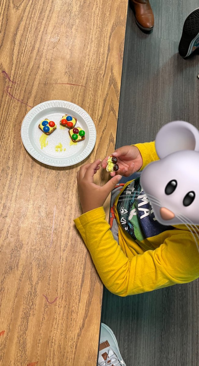 LLaneSLP's tweet photo. Pinterest vs Reality…BUT! Despite the chaos, we had some really great language produced in class today! Happy Birthday Mickey Mouse! And Happy Birthday to our Amazing ECSE teacher Miss Katy! @NorthrichBears @Katy57767421 https://t.co/FS1gDtQUOo