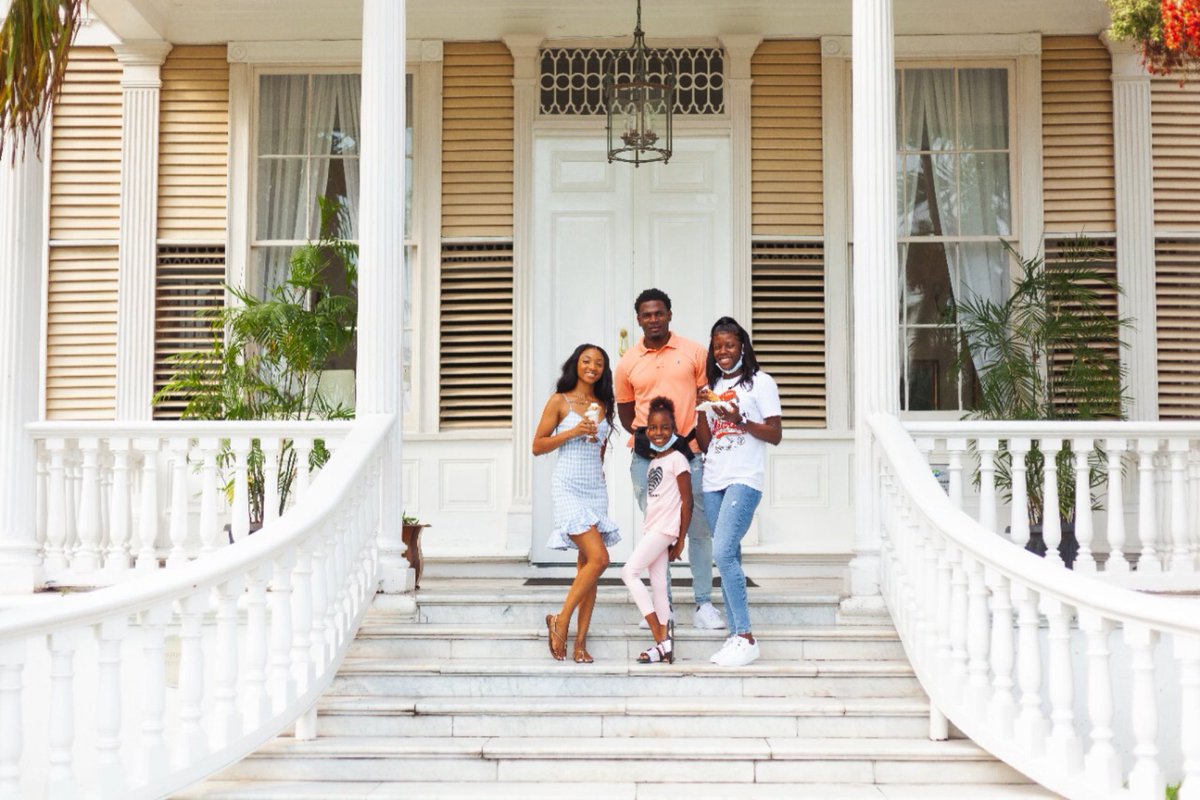 DevonHouseJa's tweet photo. Visit the Devon House mansion and enjoy a tour with your friends and family. Tours are available Monday - Saturday. Book your tour today at https://t.co/WGnsYm3v2g #DevonHouse #DevonHouseTours https://t.co/v9QTDtpcq9