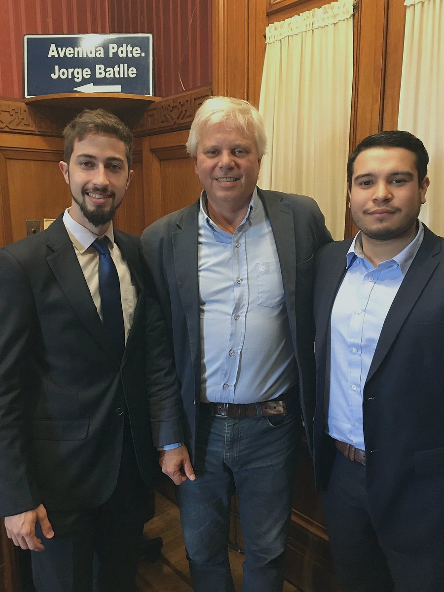 ✔️ Excelente reunión con el Senador Raúl Batlle a quien le presentamos nuestro proyecto de ley para recuperar el 95% de los envases de bebida.

👉 El Sistema de Depósito Devolución y Retorno ♻️ será ley, y Uruguay será un país vanguardista en materia de gestión de residuos.