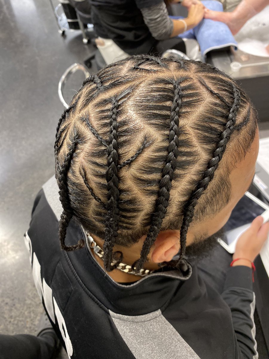 HeartSO_COLDxxx's tweet photo. Neat braids π₯π₯° #braidsbytee #popsmokes #designs #mensbraids #$50menspecial https://t.co/ldJg2bOX3Q