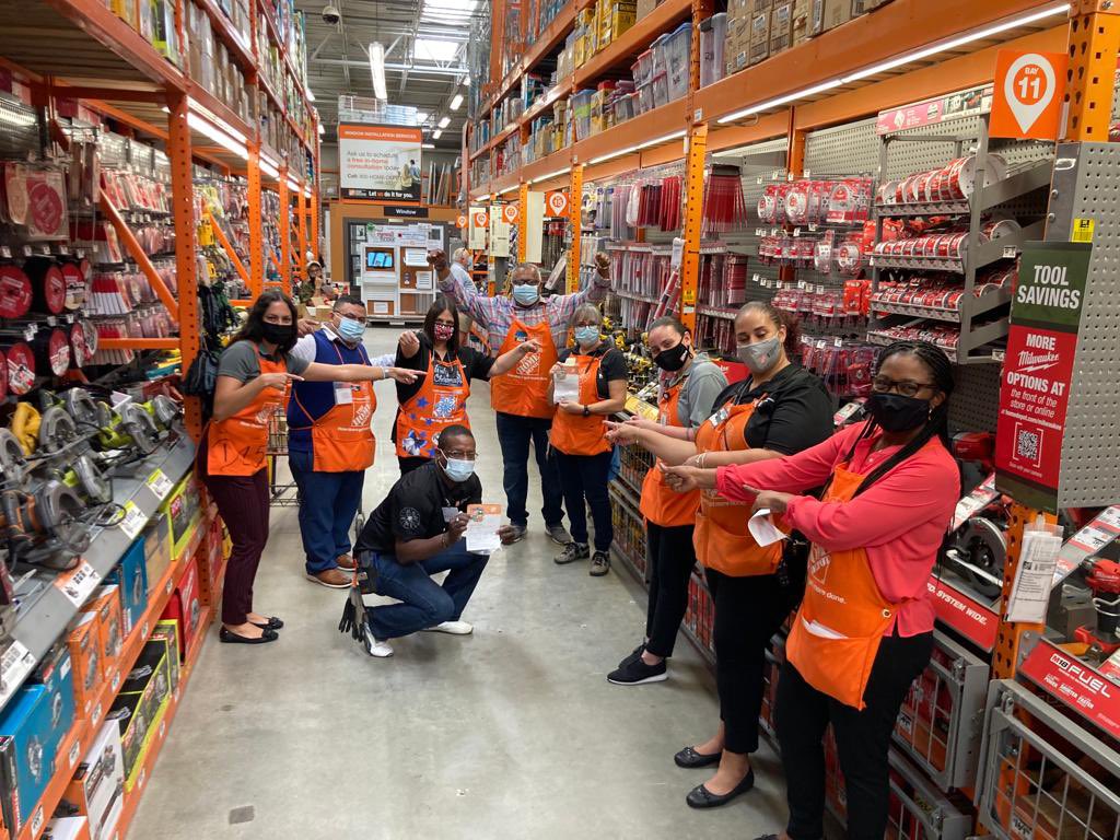 District staff recognizing D25 associates Stan &amp; Lucis, as well as, some amazing supervisors Judy &amp; John for their outstanding partnership &amp; dedication! #thd224 #D154
#1RegionSFL <a href="/Ernesto68455727/">SEGUNDO</a> <a href="/anandsingh1210/">Anand Singh</a> <a href="/Blakecoller1/">Blakecoller</a> <a href="/marioarenasthd/">Mario Arenas</a>