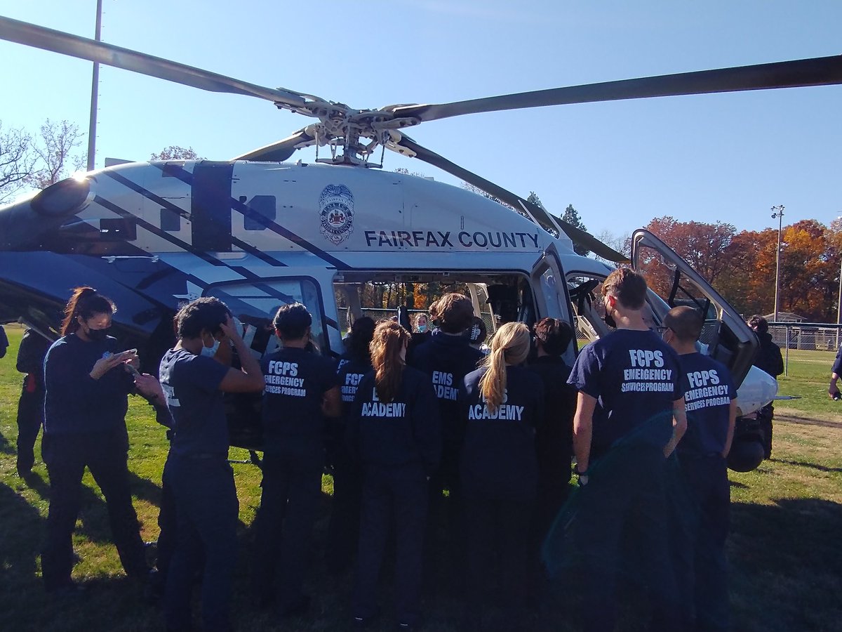 fcacad's tweet image. Thank you to Jason Deal and Fairfax County Police Helicopter Unit for showing our EMT students what a great and nobel work you do every day! @fallchurchhs @FCPSR2 @FairfaxCountyPD