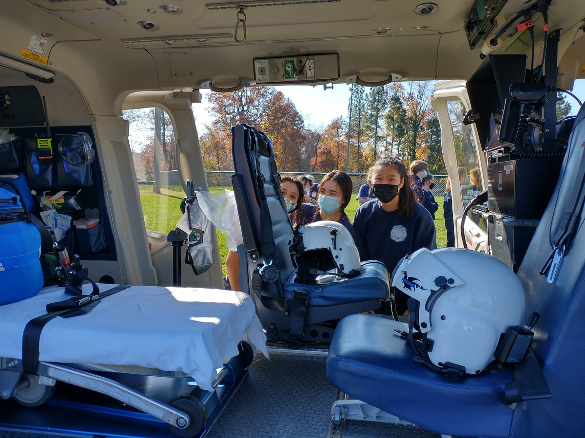 fcacad's tweet image. Thank you to Jason Deal and Fairfax County Police Helicopter Unit for showing our EMT students what a great and nobel work you do every day! @fallchurchhs @FCPSR2 @FairfaxCountyPD