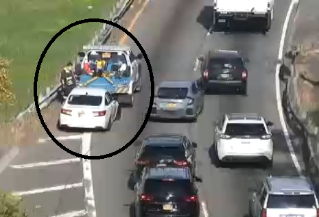 GregRice1010's tweet photo. Leaving #Queens?  Leave earlier.

On this #GridlockAlertDay, the @1010WINS Jam Cam shows the remnants of a wreck blocking a lane on the ramp to the #Bronx-bound #WhitestoneBridge, backing you up from 20th Avenue.

@WINSTRAFFICNYC https://t.co/6jHpIt3ydD