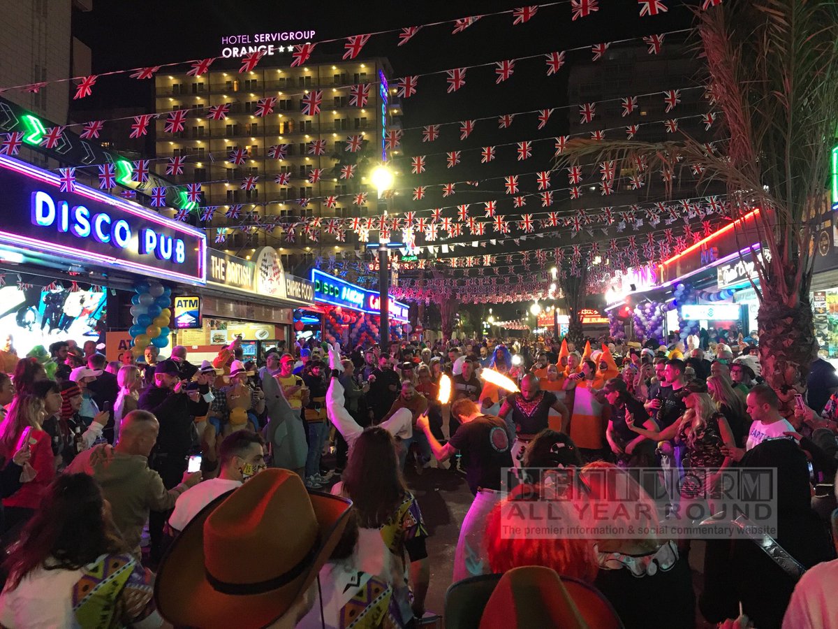 IrenaInBenidorm's tweet photo. Getting lively now…. #benidorm #fancydress #partycapital https://t.co/HqkwTqb03n