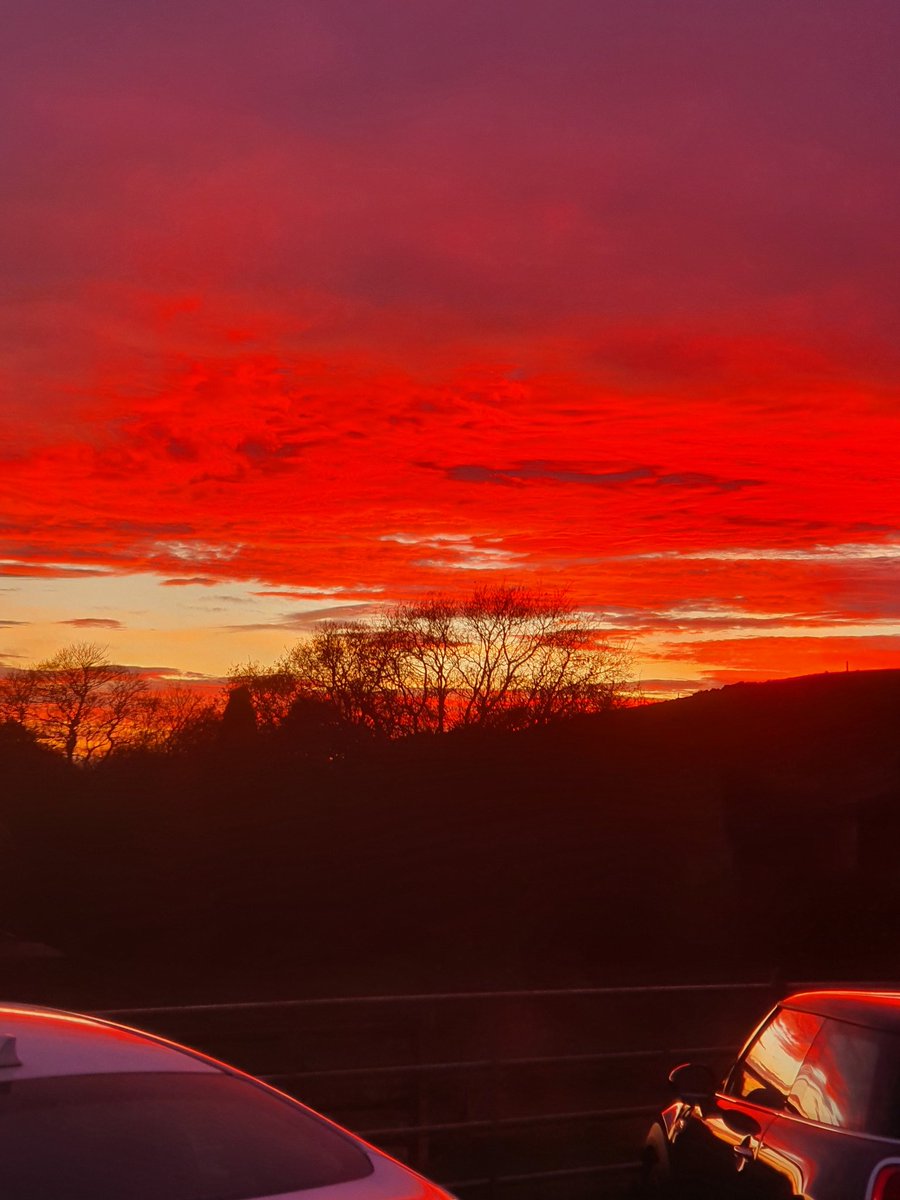 MartinGoodwin46's tweet photo. What a gorgeous night in Stoke on Trent https://t.co/bcK4SqERFq