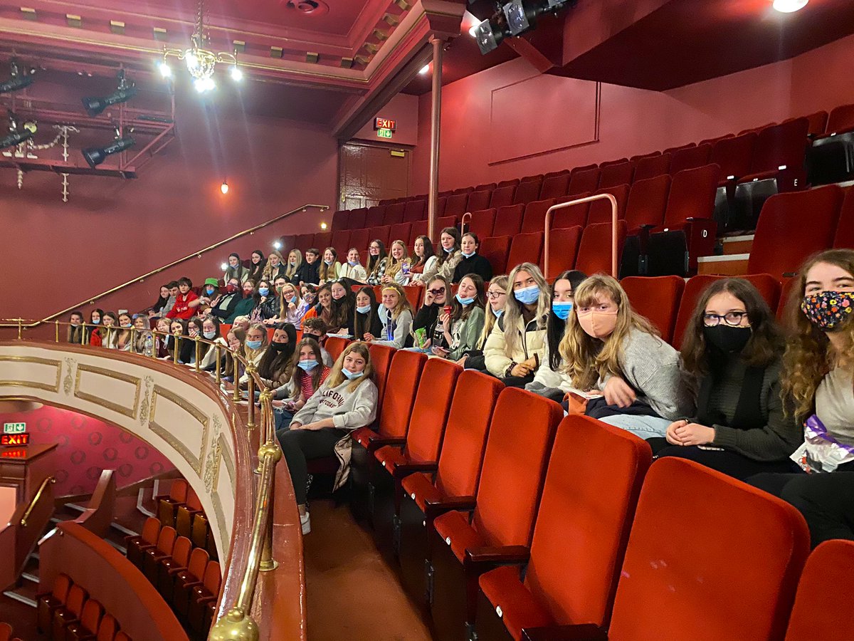 DramaOlwg's tweet photo. Disgyblion i gyd wedi mwynhau “The Addams Family” heddiw! 

All of the pupils enjoyed “The Addams Family” this afternoon! 

#TheatrFyw #LiveTheatre

Diolch @AddamsFamilyUK 

@CelfyddydauG @GarthOlwg_Uchaf @garth_olwg https://t.co/H0q41jnKbB