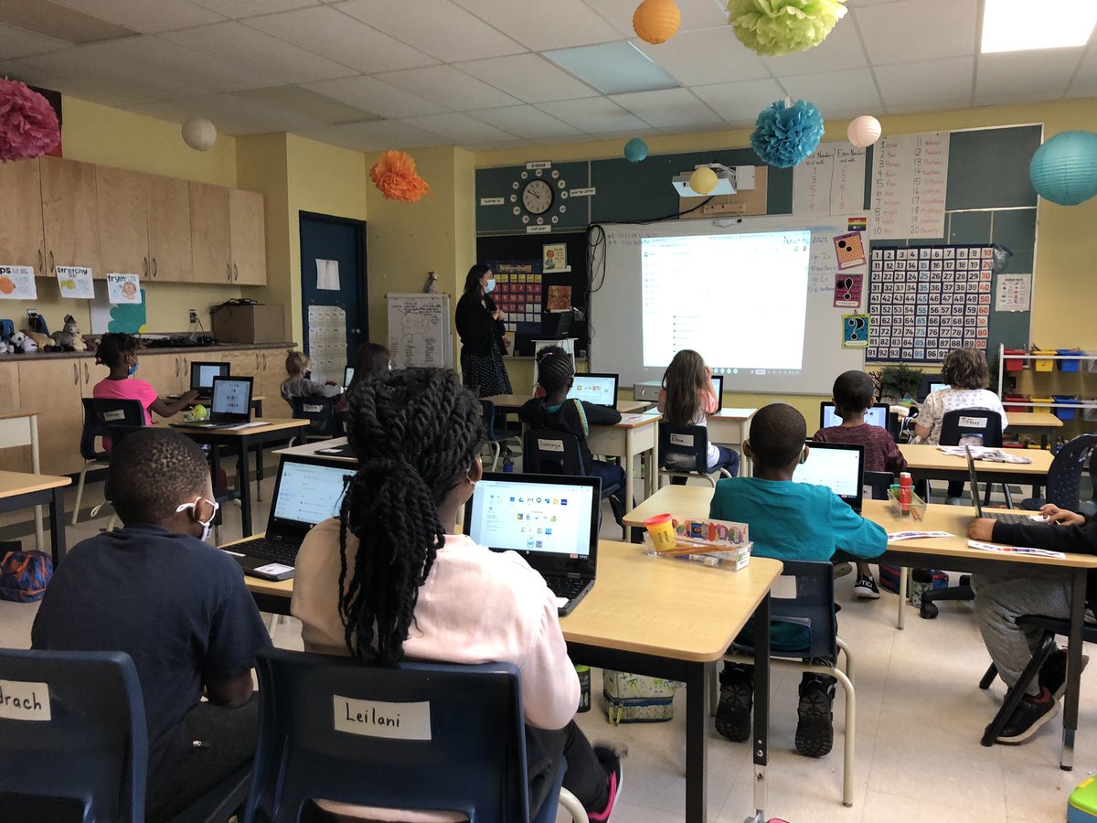 ChantalUlicny's tweet image. Thank you @MissPPrinciotta for working with gr1/2 @AssumptionOCSB for working with us on #googlereadandwrite we LOVE that we can use different/our own  language! #ATM rock!