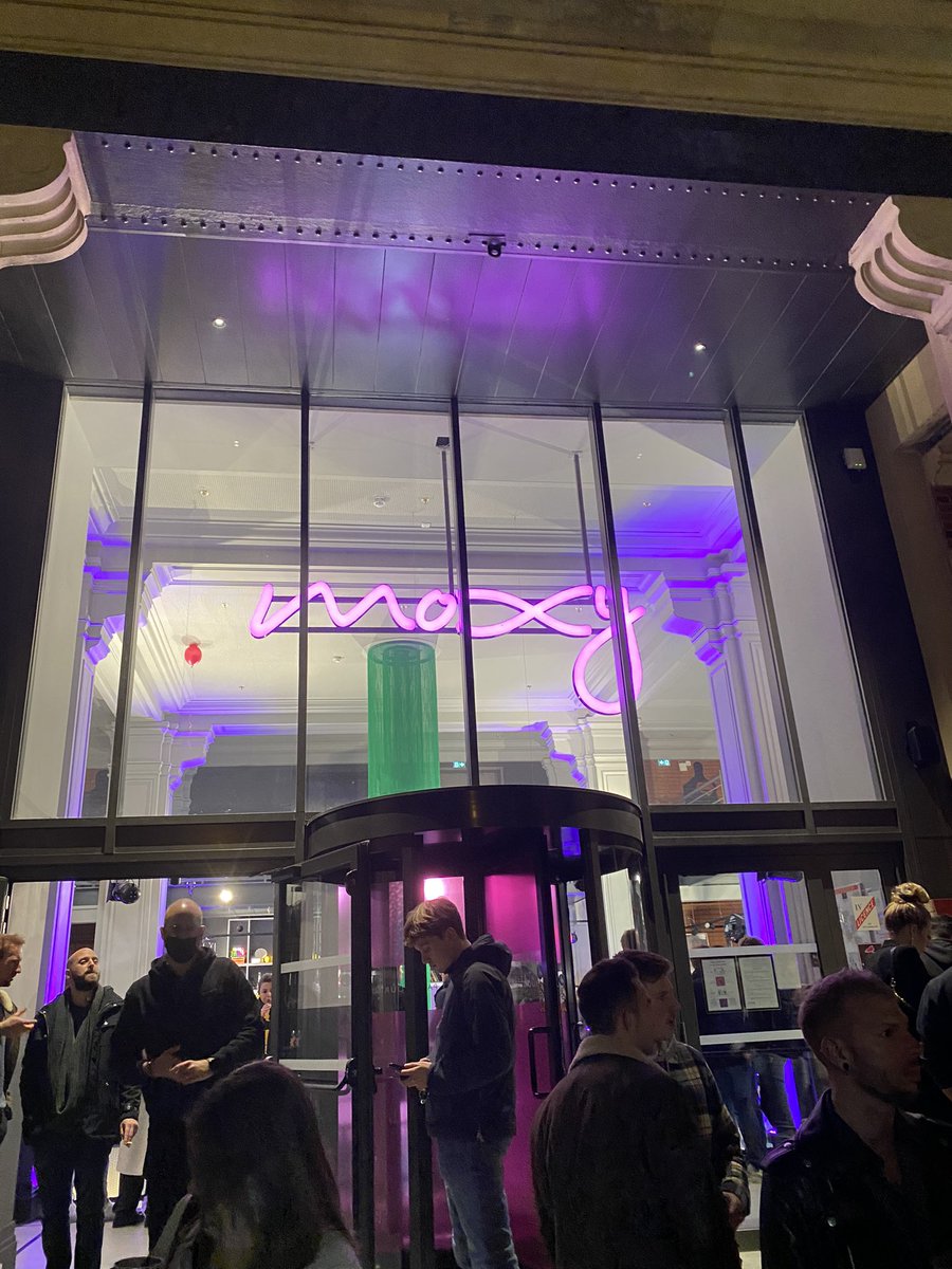 DelemerLouis's tweet photo. Hier soir au @MoxyLilleCity pour fêter les 100k abonnés de #LilleAddict, notre influenceur Lillois ! Au programme : jeux, cocktails, bières, musique et quizz sur #Lille ! Un grand merci et bravo à @CPT_Benjamin, @nablezon et à l’équipe du Moxy Lille pour ce très bel événement !👏 https://t.co/wDvLAXPeaX