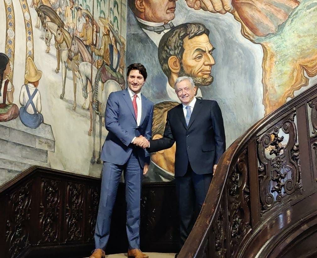 JesusRCuevas's tweet photo. Estamos llevando acabo la reunión bilateral con el primer ministro de Canadá, Justin Trudeau. Tenemos muchos temas en común que estamos discutiendo para beneficio de nuestros pueblos y la región de América del Norte. Somos pueblos hermanos. https://t.co/fJwtmlR8Ap
