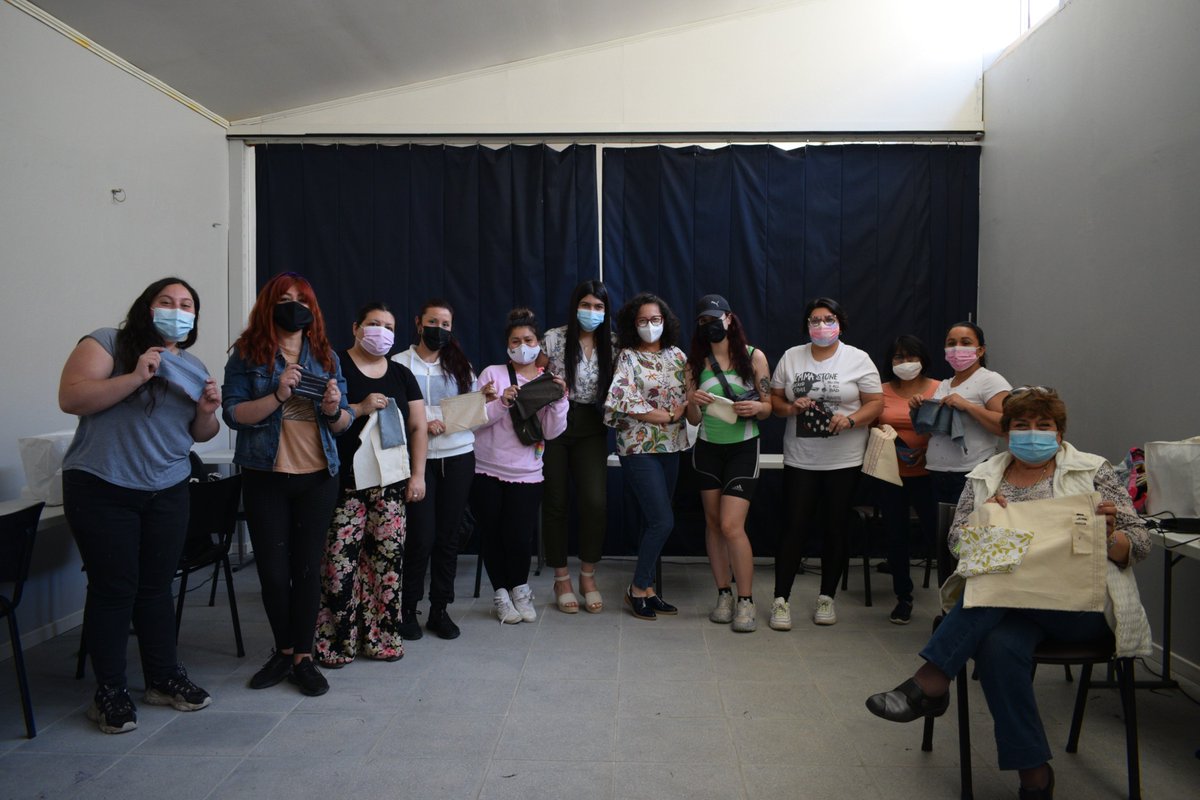🙌Gracias a todas quienes participaron de nuestro segundo taller de "Uso de Máquina de coser y prensatelas".

Taller que realizó en conjunto con <a href="/JanomeChile/">Janome Chile</a>  y <a href="/MANIQUIESCHILE/">MANIQUIES CHILE</a> ✨#hechoamano

Permanezcan atent@s a nuestras redes para próximos talleres🌱 #EstaciónCentral
