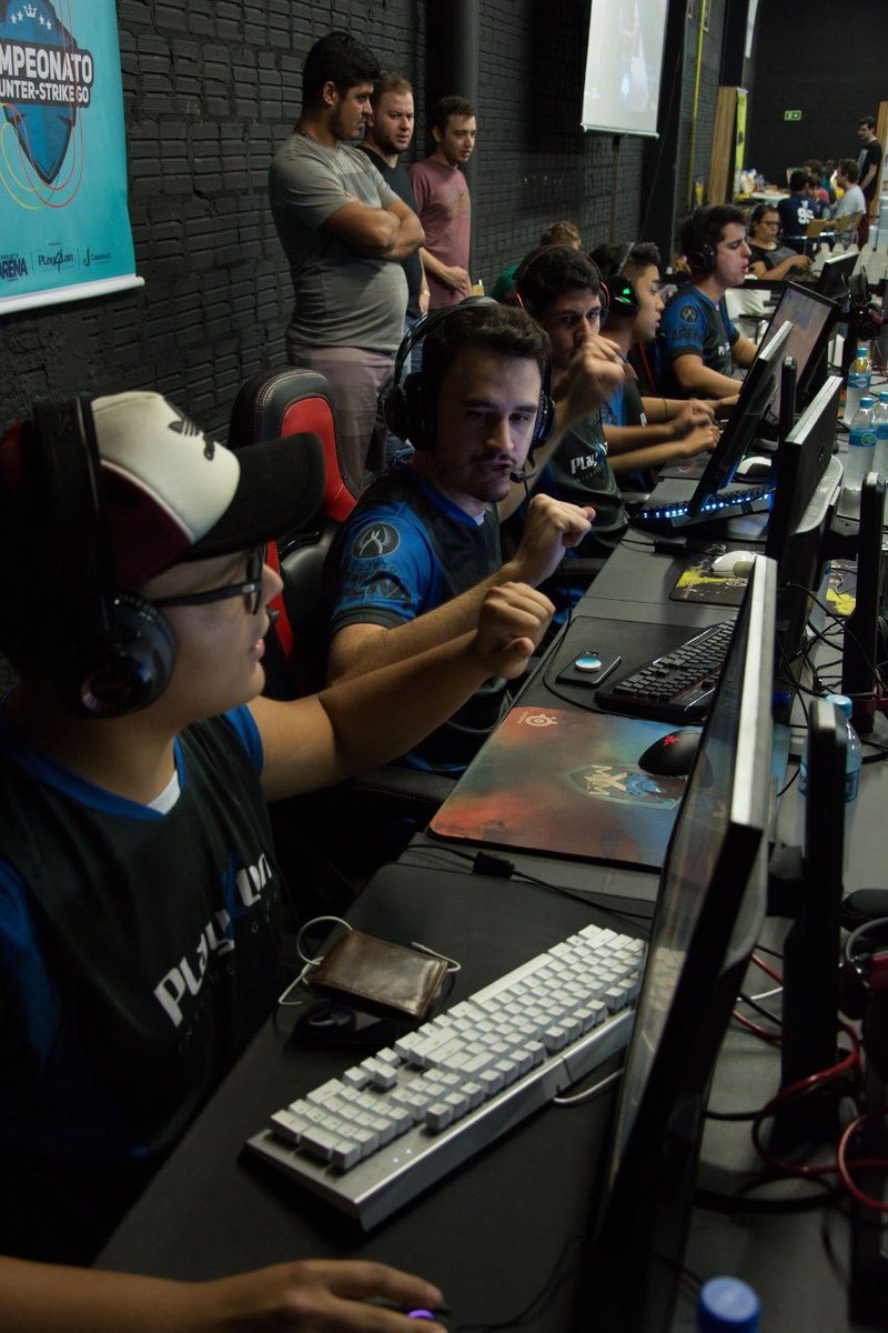 Swaggersgg's tweet photo. SEJA BEM-VINDO @cassenottee!!

Casse que já fez parte do grupo como complete, hoje chega como nosso 6º player, casse jogava na @onfireteamm ao lado de um tal de @jotafps, agora vem ao nosso time com intuito de nos ajudar a chegar ao topo. Experiente, frio &amp; calculista.

#GOSWG 😈 https://t.co/iL3YTAXCR0