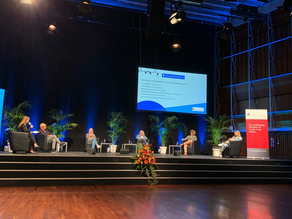 Friederike Sittler (@fsittler) on Twitter photo Ist das klasse: So viele gestandene Sportreporterinnen miteinander auf dem Podium - noch nicht im Stream? Schnell reinklicken auf Journalistinnen.de 8.Medienlabor mit Sportkonferenz <a href="/dlf/">Deutschlandfunk</a> <a href="/Journalistinnen/">Journalistinnenbund</a> Ist das klasse: So viele gestandene Sportreporterinnen miteinander auf dem Podium - noch nicht im Stream? Schnell reinklicken auf Journalistinnen.de 8.Medienlabor mit Sportkonferenz <a href="/dlf/">Deutschlandfunk</a> <a href="/Journalistinnen/">Journalistinnenbund</a>