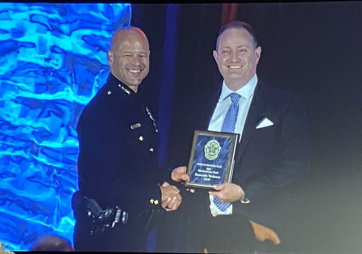 KyleeHawks's tweet photo. What a great week for honoring those who work tirelessly to combat #domesticviolence. The .@DallasPD Domestic Violence Unit was awarded the Meritorious Conduct Unit Award and @paigeflink was named the 25th Annual Texas Trailblazer. Great work and well deserved by all! https://t.co/VKUAMBksuE