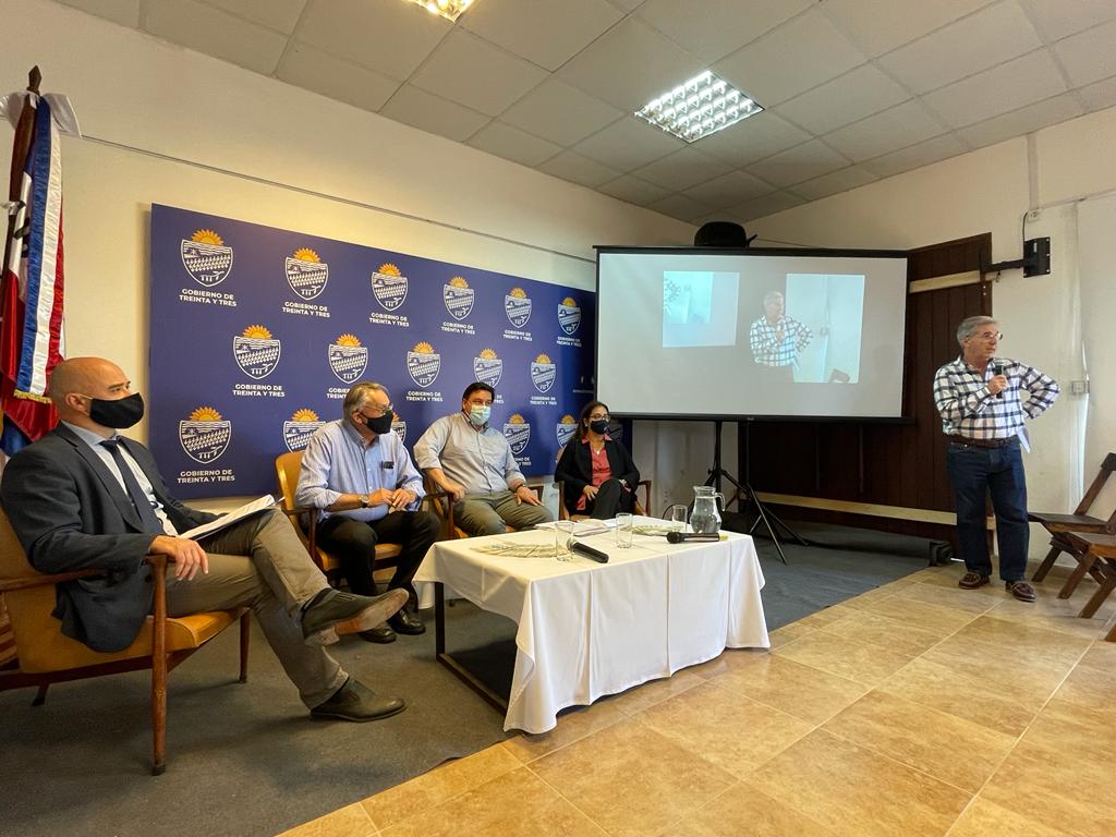 ℹ️ #AHORA Comienza el panel de apertura del Seminario de Cierre Eccosur (Espacios de Coordinación Convenciones de Rio para un crecimiento sostenible, 2017-2022), en el departamento de Treinta y Tres.

🎥 Seguilo en vivo aquí youtube.com/watch?v=txcJg_…