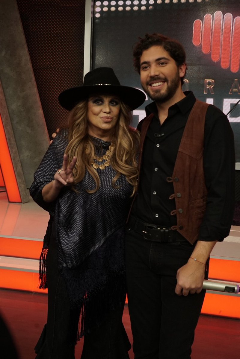 LuzRecord's tweet photo. 🙌 @BandaEstrellas , La @bandalirio y José Alfredo juntos🤩
Un gran placer haber tenido a parte de nuestro elenco en @_CorazonGrupero para este especial a 𝑱𝒐𝒔é 𝑨𝒍𝒇𝒓𝒆𝒅𝒐 𝑱𝒊𝒎é𝒏𝒆𝒛.🤎
#CorazonGrupero #BandaLirio #EstrellasDeSinaloa #JoseAlfredo https://t.co/QeDX6NGAVI