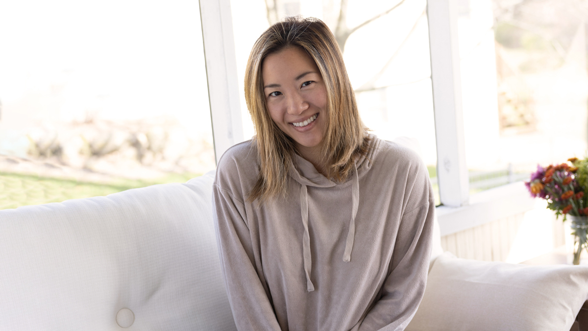 southernmarsh's tweet photo. #smarshrep Tiffany is keeping warm & cozy in our ultra-soft Cabana Hoodie! #southernmarsh #fallfashion https://t.co/iscQOErlBY