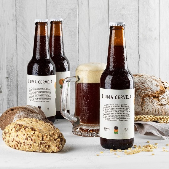 ElCorteInglesPT's tweet photo. Juntámo-nos à Associação CRESCER e à cervejeira Oitava Colina para criarmos uma cerveja muito especial! 
A produção de "É uma cerveja" é feita com pão que não vendemos e parte das receitas revertem para a CRESCER. 
Também podem provar esta maravilha:  https://t.co/1PrfaY0FOn https://t.co/FjzeQJoldK