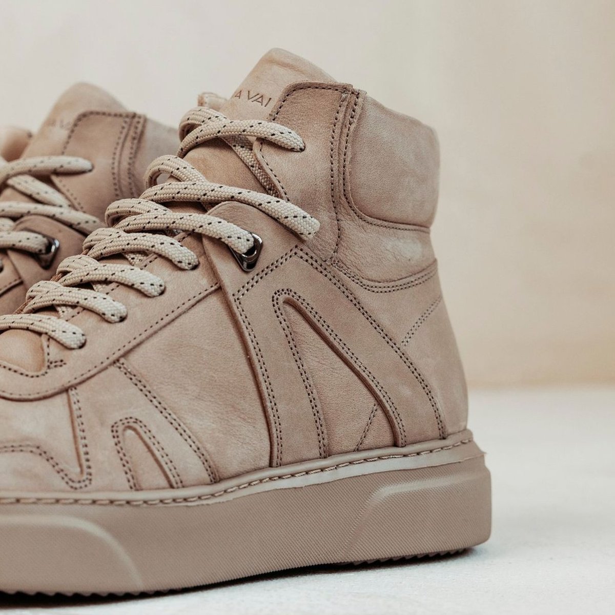vandaelschoenen's tweet photo. Mooie schoenen, mooie details. Bekijk ze eens van dichtbij 👀

https://t.co/Avx23a4Er1

#vandael #vandaelschoenen #arnhem #mode #fashion #photooftheday #styleinspo #shoppingaddict #shoes #shopping #follow #fashionista https://t.co/D59AWbDAsL