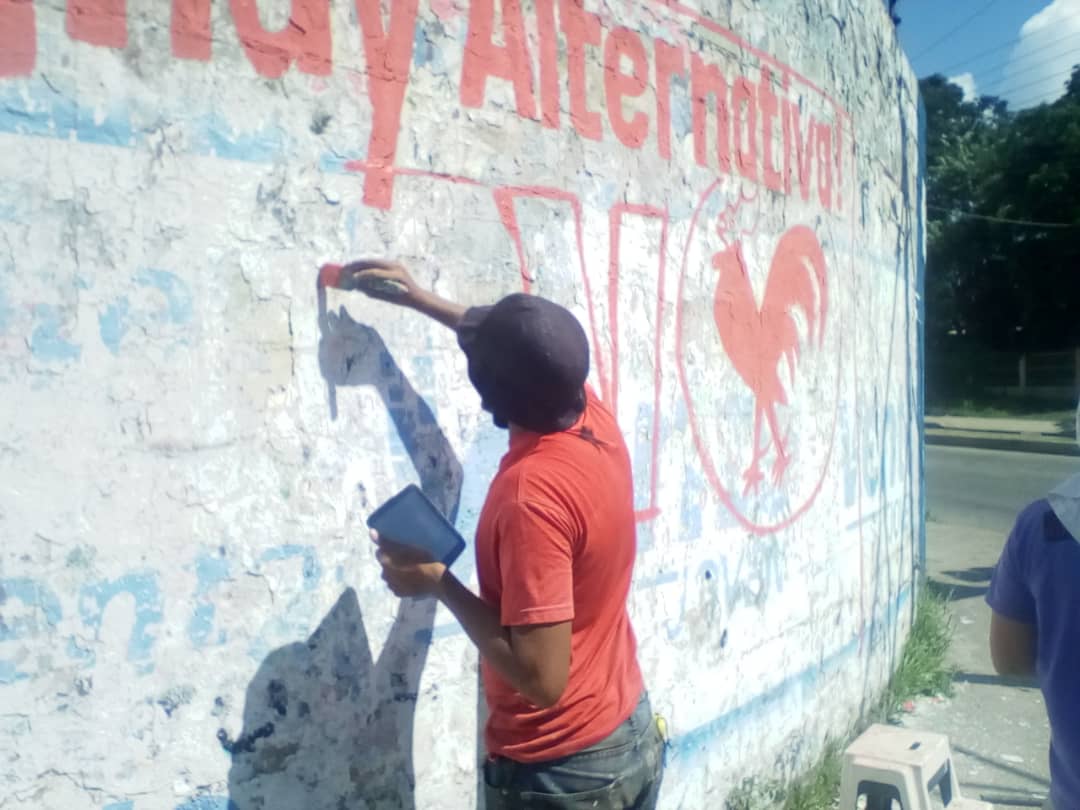 PCV_Venezuela's tweet image. 👋¡Hola, Naguanagua! 
No lo olvides: #HayAlternativa y es el profe Carlos Gómez @AprNaguanagua

¡Las calles son nuestras! 💪

#YoVotoPCV