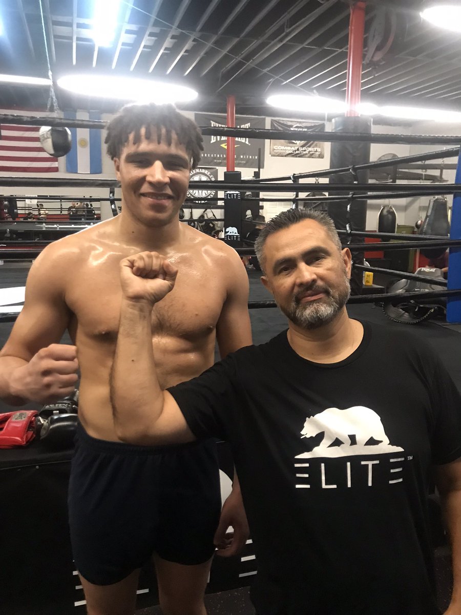 BamogoMichael's tweet photo. Let me introduce you the man who will make me world champion @manny_boxing ! 
Great opportunity thanks to everyone around me, particularly my manager @Mickey_Moo 🙏🏽 
Now it’s time for grown men’ work, I have a destiny to fulfill 🕺🏽
#boxing @loudibella @DiBellaEnt https://t.co/uivQnhHt1k