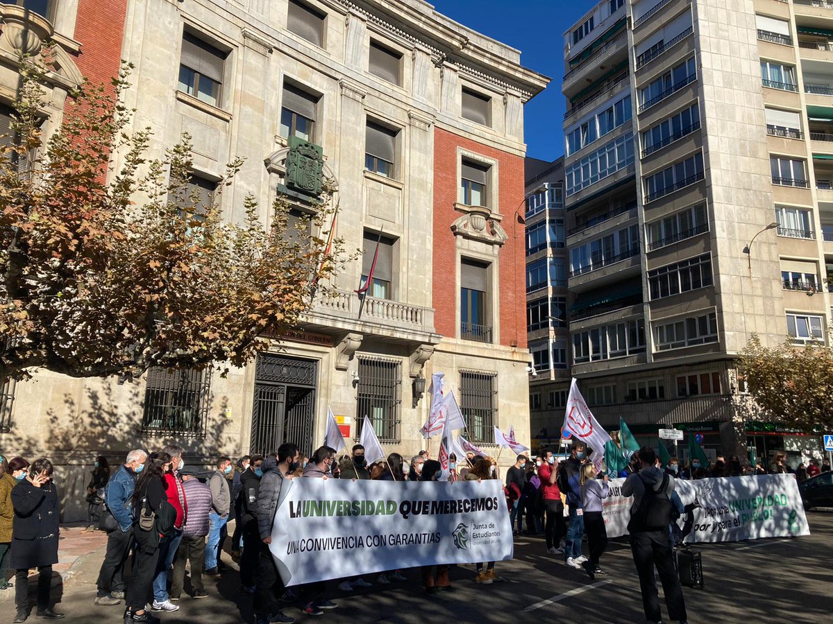 CCOOLeon's tweet photo. 📢Frente a la Ley Orgánica del Sistema Universitario (LOSU), la Ley de Convivencia Universitaria (LCU), y por una Universidad pública, democrática y de calidad.

✊¡Obreros y estudiantes, unidos y adelante!

#LeonEsp https://t.co/uVbootaRru