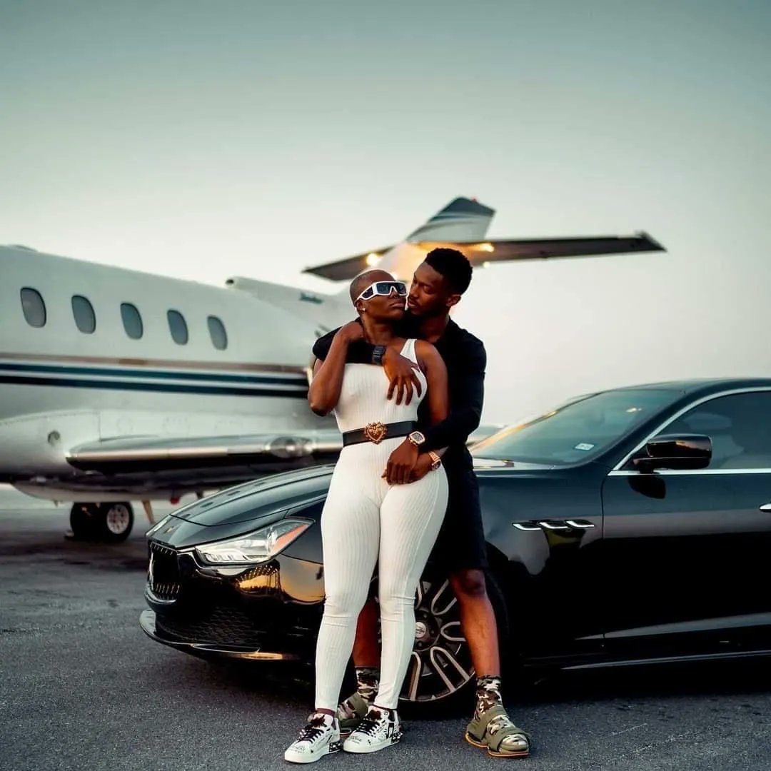 ivoiregueststar's tweet photo. Que c’est beau l’amour 😍😍🥰🥰❤️🥳🇨🇮🇹🇬
MARIA MOBIL & JONATHAN MORRISON🔥.
#mariamobil #jonathanmorrison #airport #love #couple #ivoiregueststar #igstartv #Togo
#cotedivoire https://t.co/hrQgc9Pvhw