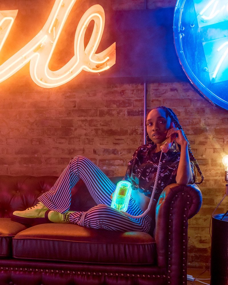 the_donniedarko's tweet photo. This neon phone is probably the coolest piece at our space
https://t.co/VMsdRlAHTE
#dreamincolor #cinema #film #neonvibes #portrait_mood #portraitgasm #atlantaphotographer #neon #atlmodels #atlantastudio #peerspaceatlanta #madeinpeerspace #sonyportraits #lumehousestudio https://t.co/khnAQKBlKI