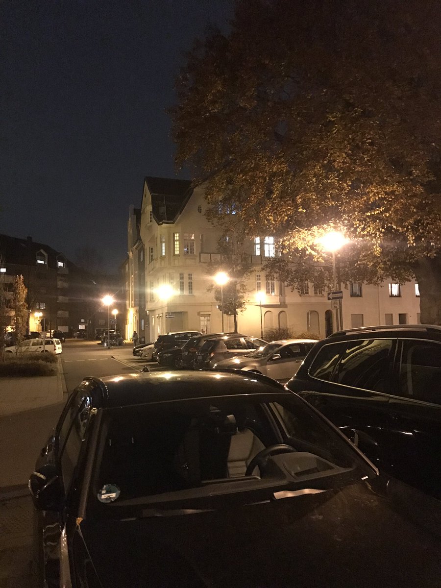 StadtradelnMG's tweet photo. 10 auf einen Streich!
#herMGes Kirche
@StadtMG
Parken auf dem Bürgersteig. https://t.co/kXVRP7Zw0W