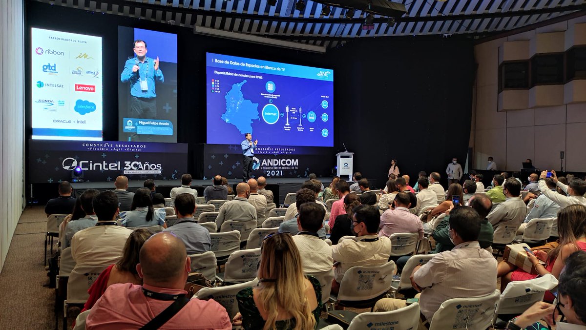 ANE_Colombia's tweet photo. “Con la Base de Datos de Espacios en Blanco #BDEB, los dispositivos maestros y esclavos entrega a los dispositivos maestro un listado de canales disponibles, y este proceso de monitoreo que se realizará cada 24 horas” 
@MiguelFAnzola #ADICOM2021 https://t.co/XyTxCPRDVx