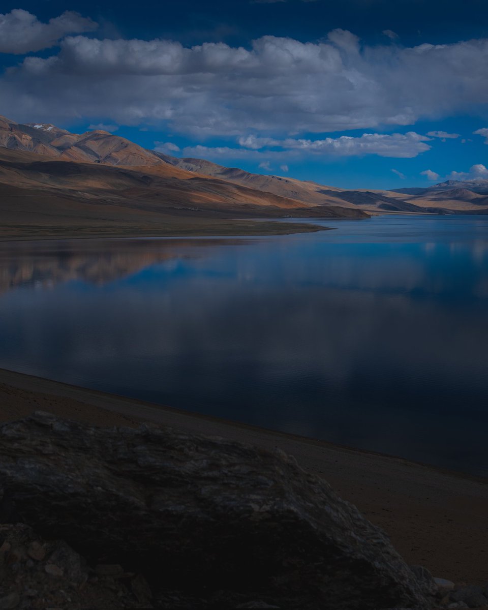 apacheraj's tweet photo. Tso Moriri... A tranquil, deep blue, high altitude lake in the Himalayas! https://t.co/O5AzBPNben