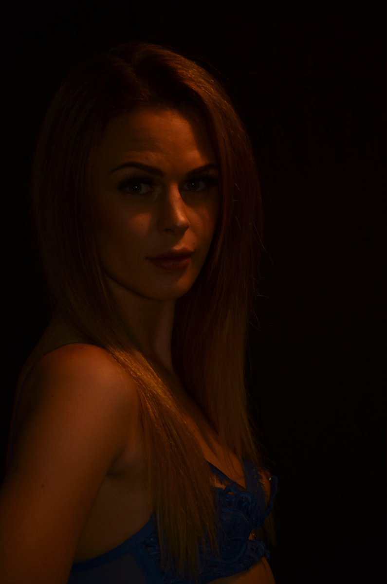 LauraHalley6's tweet photo. Dark like my soul 😈💋 
#portrait #beautiful #modeling #contentcreator https://t.co/cDVFxe3rGH