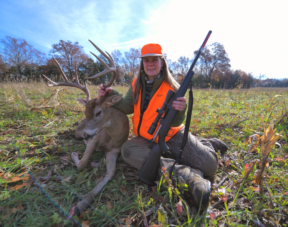 Raleigh from @growingdeertv with a great buck! 

#burrisoptics #findwhatmatters #growingdeer #growingdeertv #whitetail #whitetailhunting #youthhunt #deerhunting