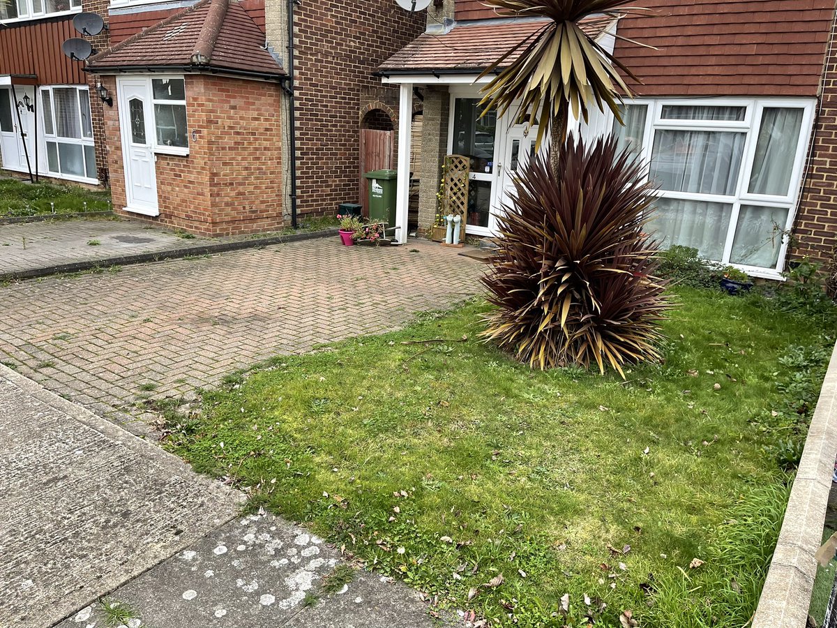 onsitepaving's tweet photo. A total transformation of a garden to an area for parking. Using @Tobermore tegula in heather with a charcoal border  @ProTradersBM suppliers https://t.co/cuAdbBPu6Y