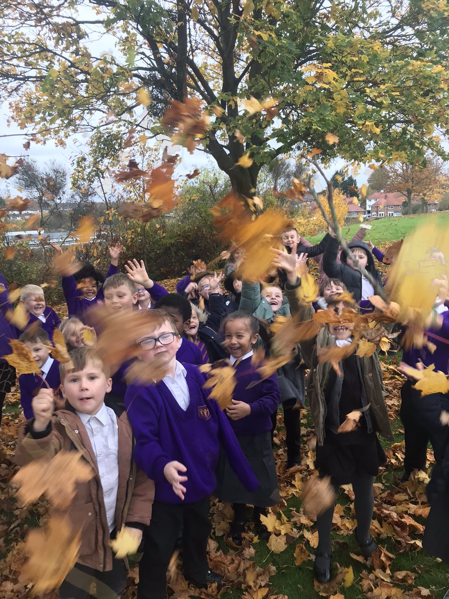 EpsDiamond's tweet photo. Year one had so much fun discovering what is natural and what is man-made in our science learning! We then loved exploring our natural environment 🍂 🍁 @PrimaryElaine @IPAT_Edu https://t.co/QNy7WtqONU