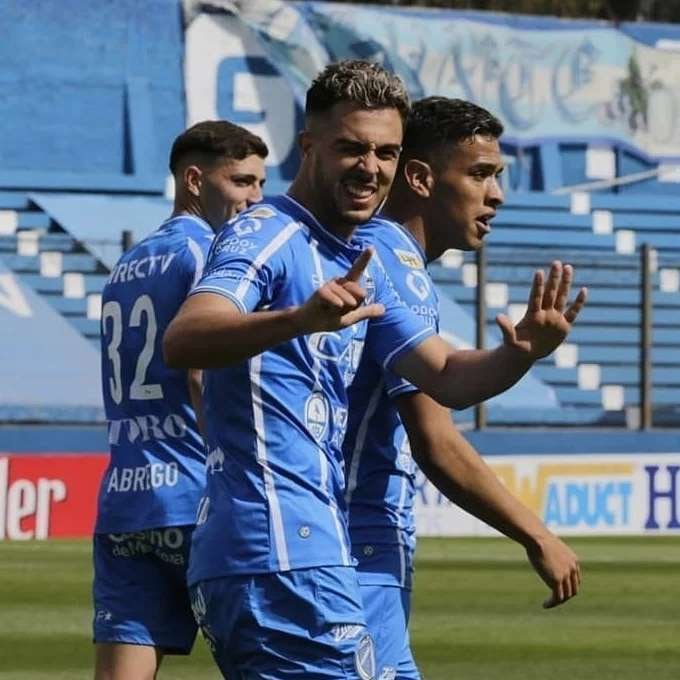 GranDToficial's tweet photo. Gracias por tantos momentos vividos en este Gran DT. ¿Recordás alguno en particular? ¡HOY a las 17 arranca la última fecha! ⚽️🔥 #SeDefineTodo https://t.co/yn7AhunkFU
