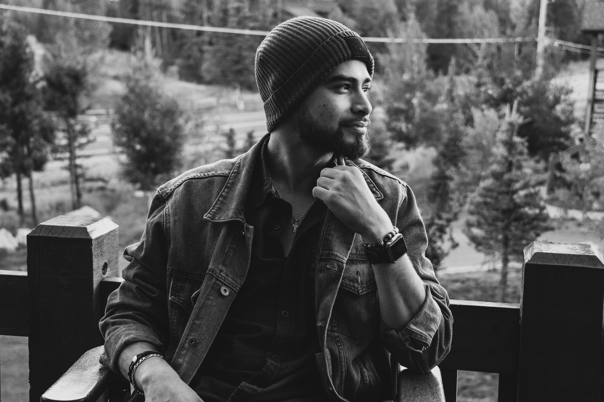 Roman_Salazar18's tweet photo. La Vida Es Hermosa 🖤🤍
I’m finally feeling like myself again🖤
•
•
•
•
PC- @miggy_maann
•
#fall #cozy #portrait #passion #colorado #englightenment #autumnvibes #autumn #cozyvibes #wonder #blackandwhite #cabin #mountain #coldweather #roadtrip #journey #kronos_photography https://t.co/02hF01Agov