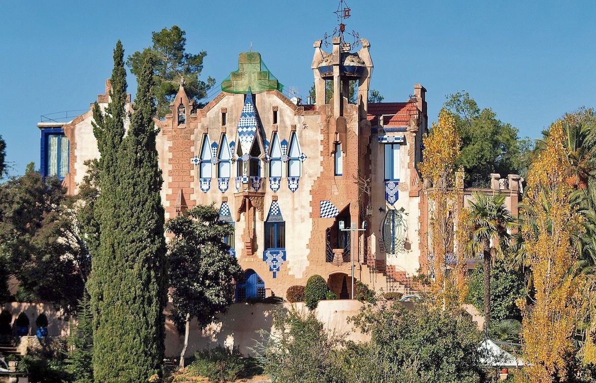 efemarq's tweet photo. A Sant Cugat en tenim algunes d'obres d'Eduard #Balcells, com aquesta Casa #Lluch (1906). Era un arquitecte curiós, als inicis feia un modernisme-síntesi que bevia dels tres gegants: del Puig nòrdic, de l'expressionisme gaudinià i de Domènech. La Casa Tosquella és el mateix. https://t.co/mvWQ2tGoPH