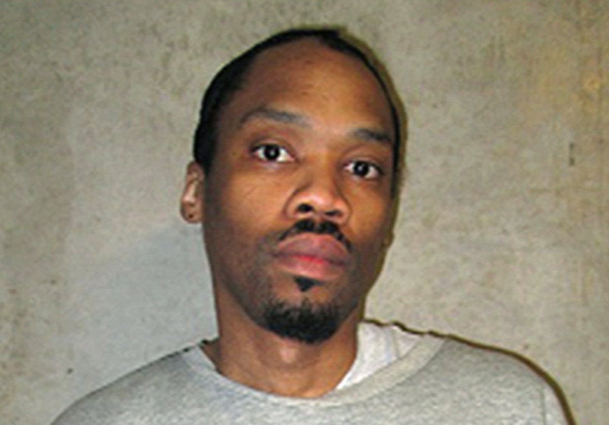 KTULNews's tweet photo. BREAKING NEWS: Gov. Stitt commutes Julius Jones’ sentence to life without possibility of parole. https://t.co/EpktdXkBbA https://t.co/Lxjl4zf00d