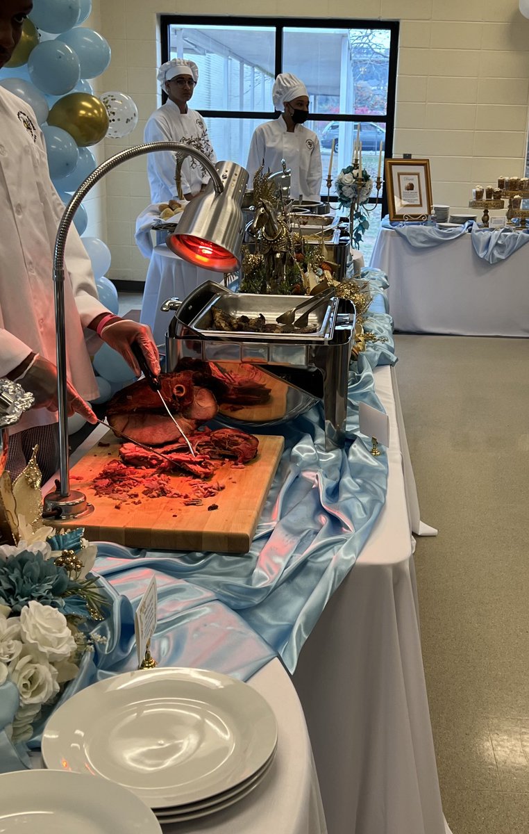 pamelabdennis's tweet photo. Enjoying a wonderful meal with the McAdory Culinary class. โฆ@JEFCOEDโฉ โฆ@JEFCOCareerTechโฉ โฆ@McAdoryHSโฉ #awesometeacher #professionalstudents #marvelousmeal https://t.co/1eACfyXMTj