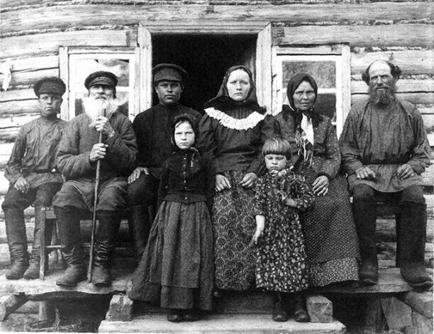 Великорусская крестьянская семья. Село Увяз. Касимовский уезд. Рязанская губерния. Российская империя. 1910 г.