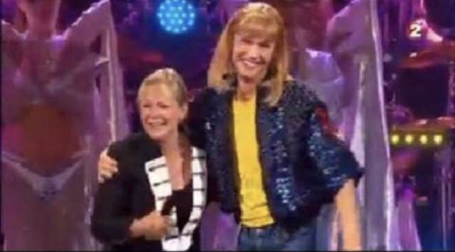 SoukainaBgg's tweet photo. Un jour, une photo.📸 
Voici une photo de notre @cyrilferaud avec la chanteuse #Dorothée.😉👇 Sur cette photo, notre @cyrilferaud était avec Dorothée dans l’émission #ZeFiesta de @PatSebastien en 2015.😁 Cyril a chanté le titre "Tremblement de terre" de Dorothée dans #ZeFiesta🎤 https://t.co/lzx6bDKdJQ