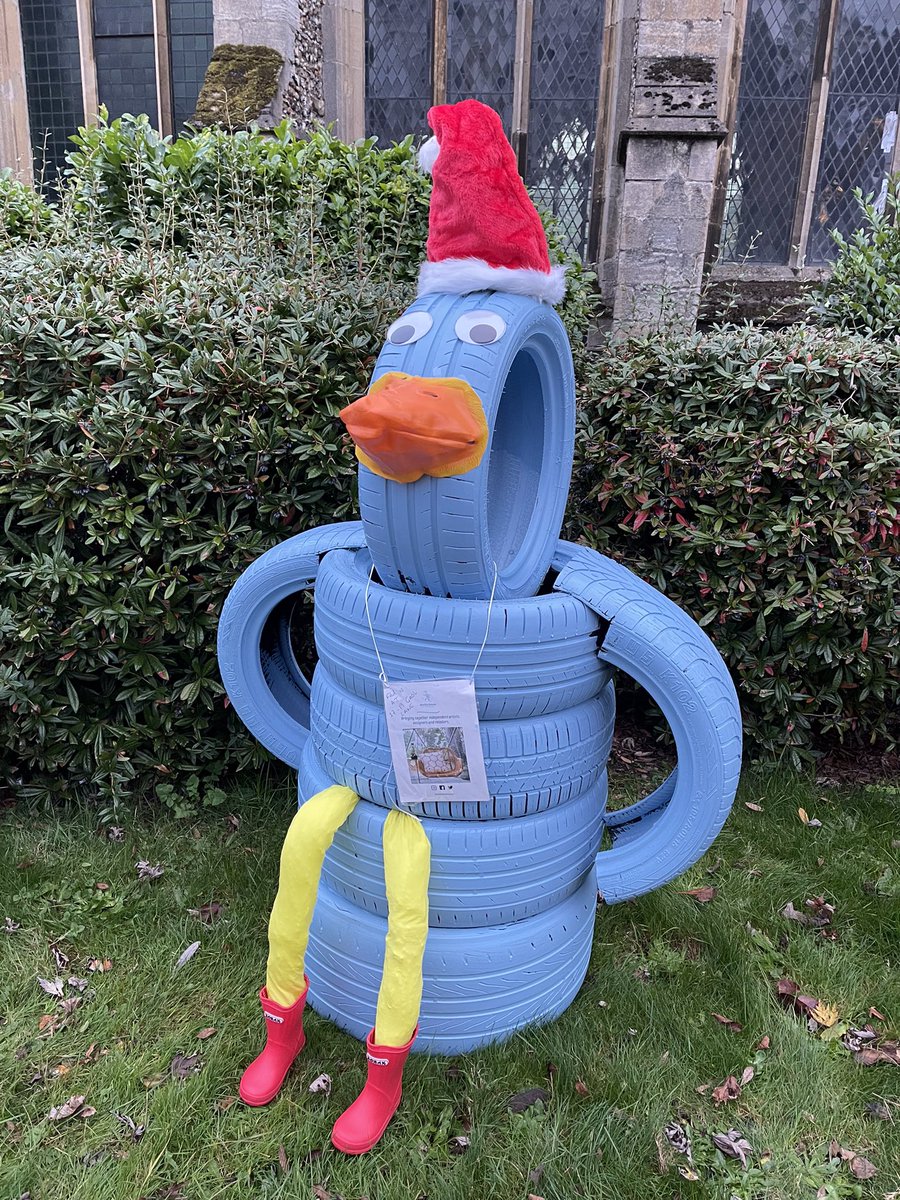 Look out! Some snowmen and a duck have arrived in @StPeterSudbury church Yard this afternoon. @BaberghDistrict <a href="/TownOfSudbury/">Sudbury, Suffolk</a> <a href="/Suff_highways/">Suffolk Highways</a> <a href="/SudburyTC/">Sudbury Town Council</a> <a href="/WHPrimary/">WHPrimary</a> <a href="/StGregoryCEVCP/">St Gregory Primary</a> <a href="/WoodpeckersPN/">Woodpeckers Nursery</a> <a href="/BBCSuffolk/">BBC Suffolk</a> <a href="/MarkGlennMurphy/">Mark Murphy MBE</a>